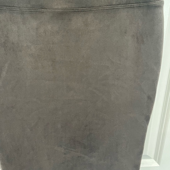 Reneec Faux Suede Skirt - Picture 3 of 3